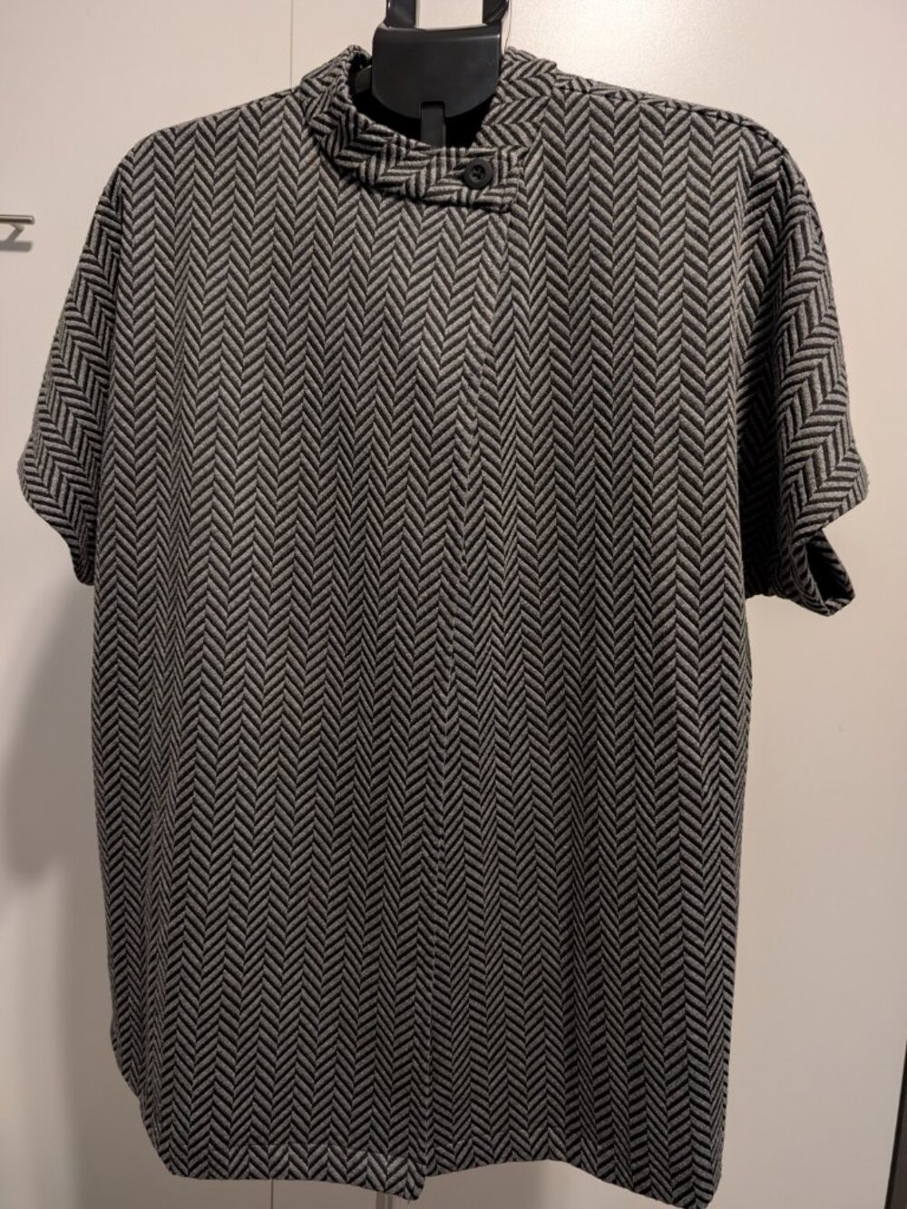 Liz Claiborne Chevron Herringbone Knit Cape - Small